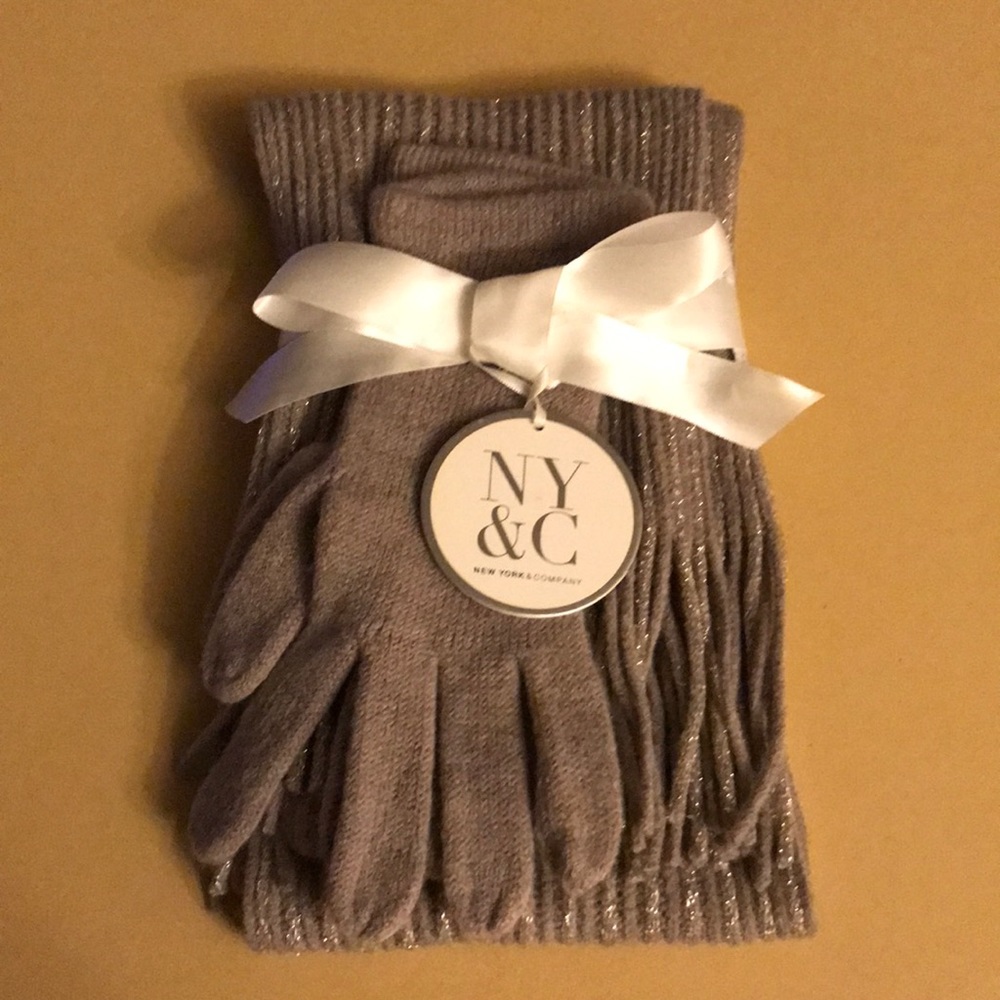 Scarf and gloves set